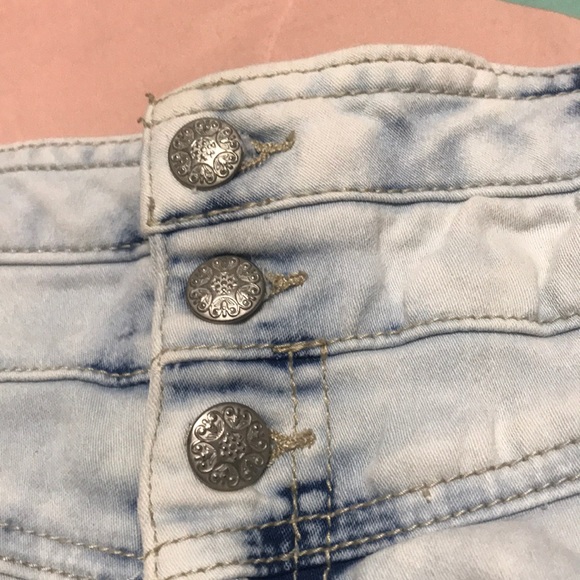 Shorts - Picture 3 of 3